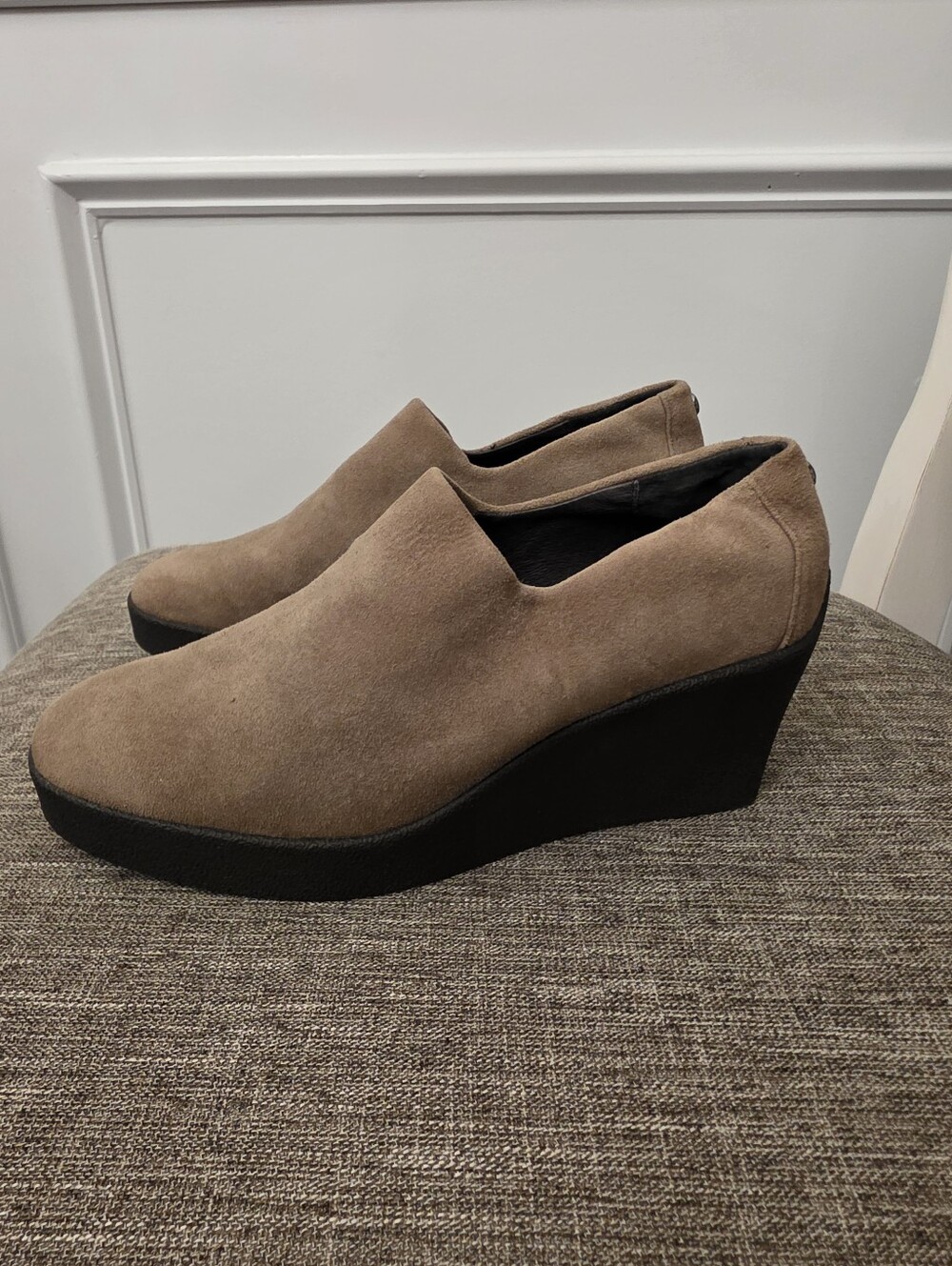 Donald J Pliner Stretch Suede Taupe Platform Wedge Size 8